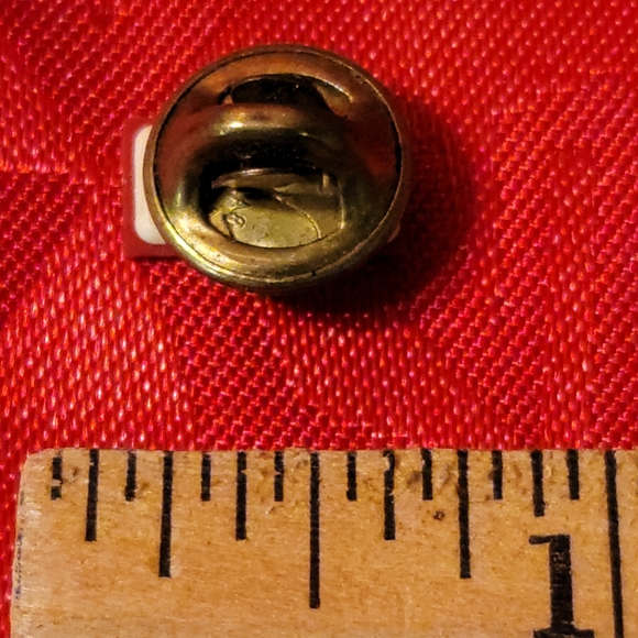 Canadian Flag Pin Badge - Picture 2 of 2